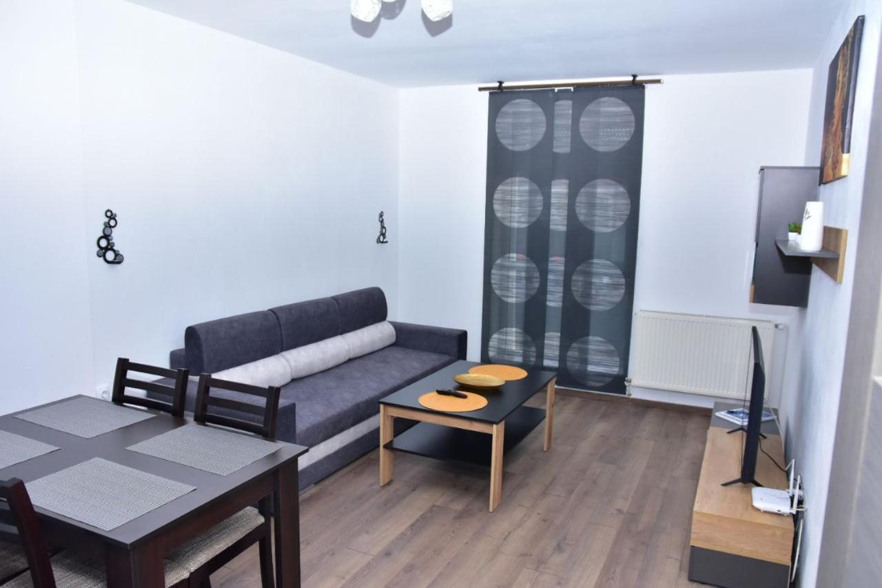 Apartament Dabe Hd Hunedoara Eksteriør bilde