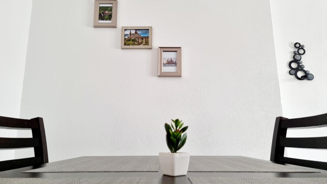 Apartament Dabe Hd Hunedoara Eksteriør bilde