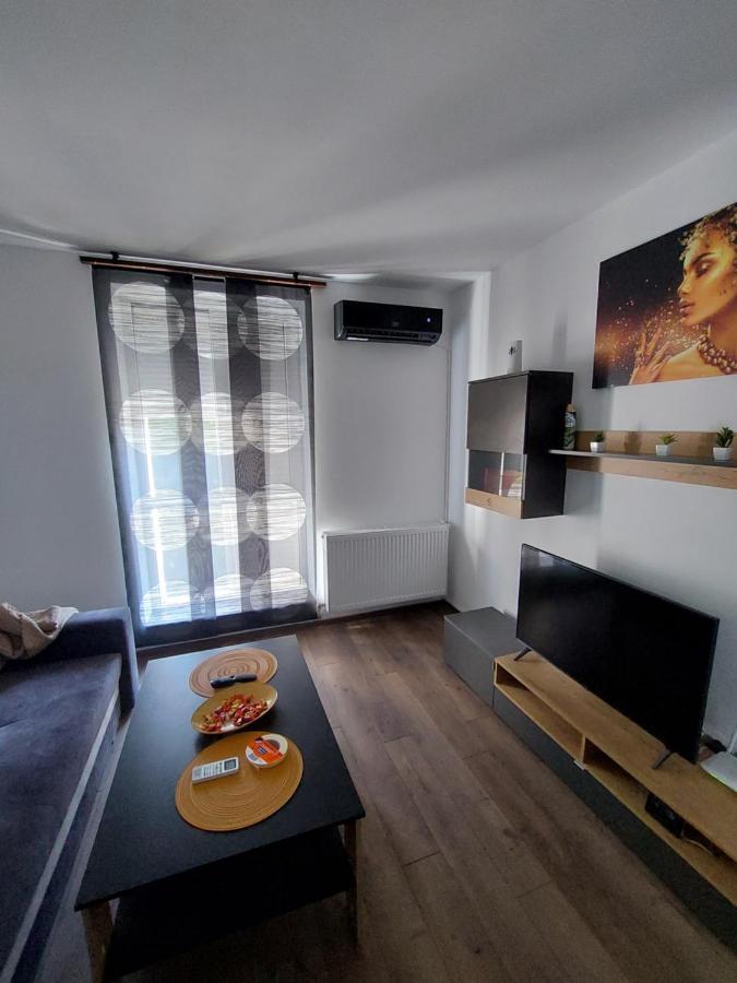 Apartament Dabe Hd Hunedoara Eksteriør bilde